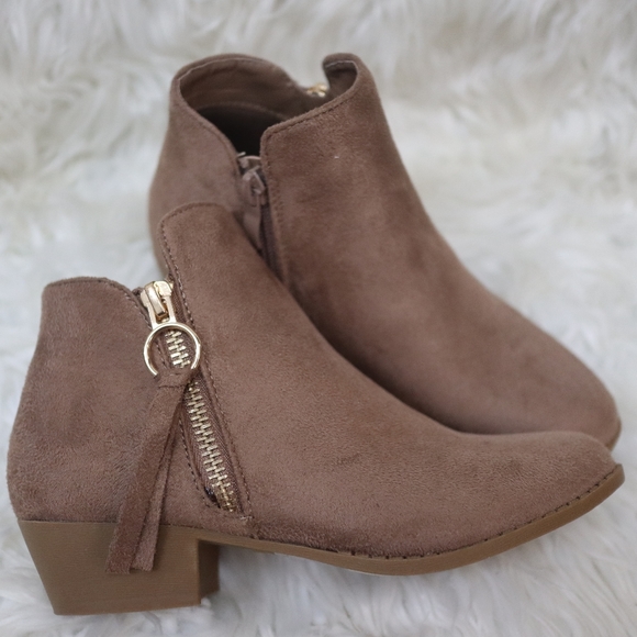 2Y Dusty Rose Booties - Picture 11 of 16